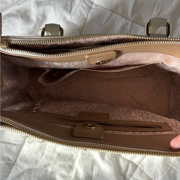 DKNY White Purse - Picture 8 of 8